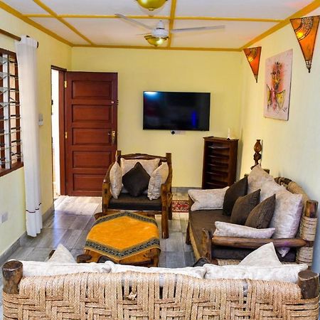 Apartmenthaus Salama Villen In Diani 迪亚尼海滩 外观 照片